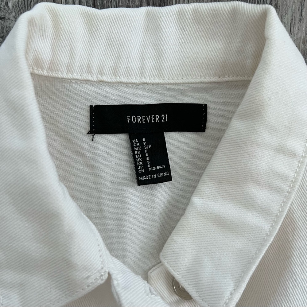 Forever 21 White Denim Jacket with Red Lips Embroidered - Picture 3 of 7